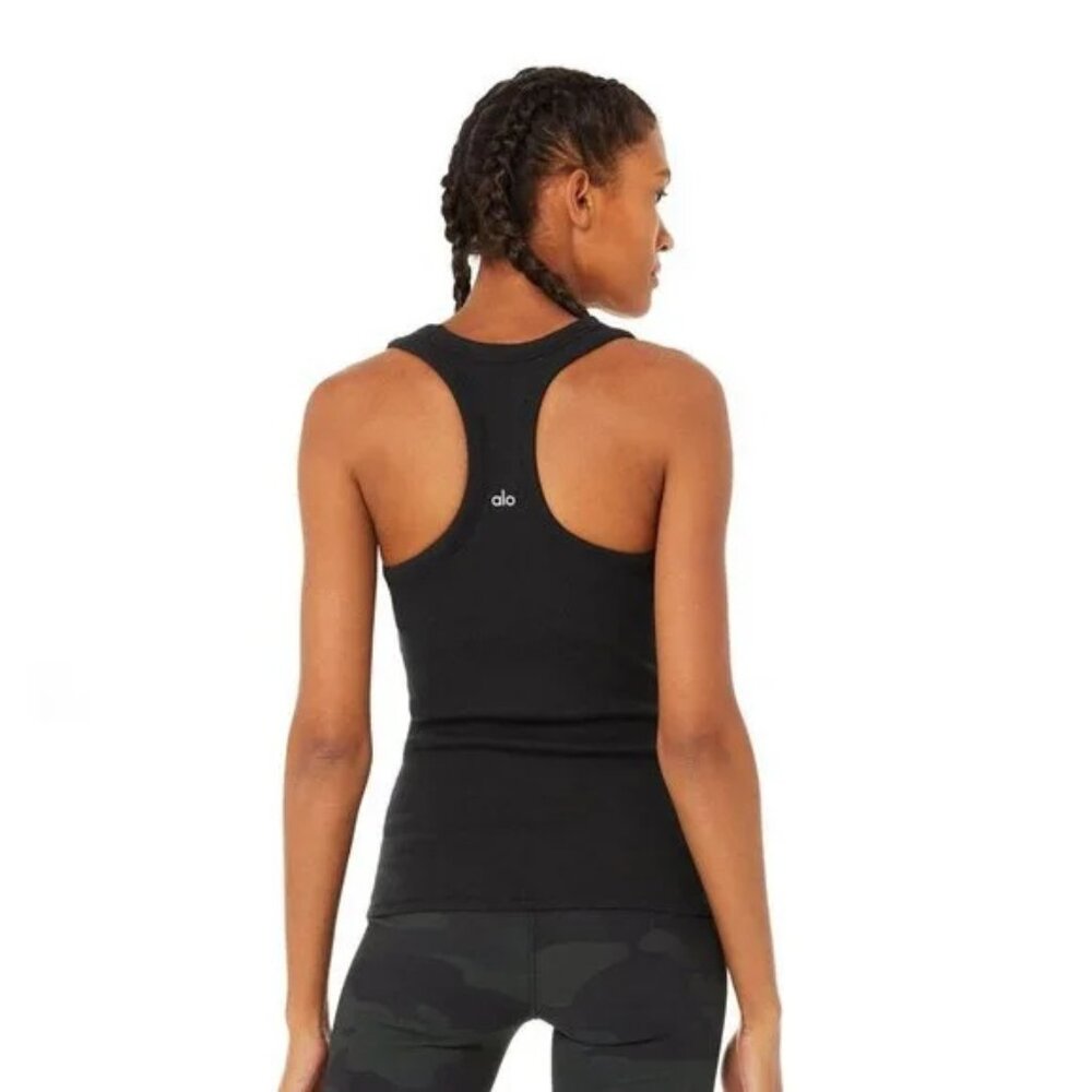 Alo Ribbed tank in good used condition. Built in shelf bra. Large